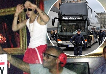 Justin Bieber, Bus Turnya Digerebek karena Tercium Bau `Cimeng`